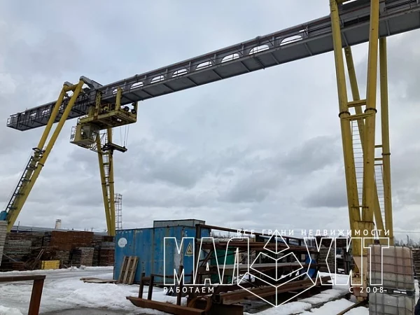Аренда земли 5000 м2 с козловым краном 30 тонн. Аренда земли 5000 м2 с козловым краном 30 тонн.