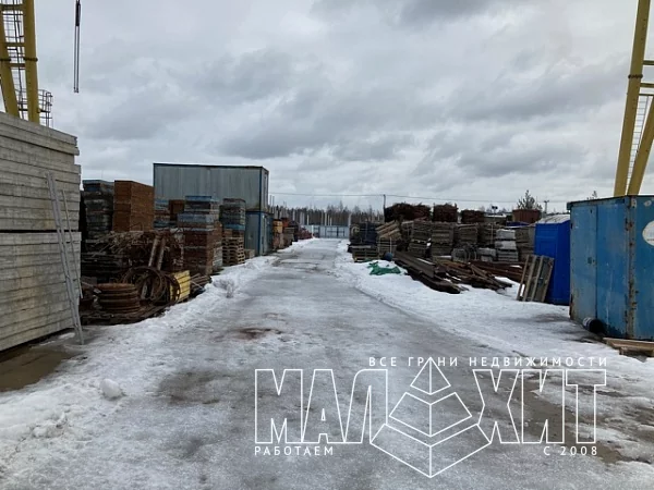 Аренда земли 5000 м2 с козловым краном 30 тонн. Аренда земли 5000 м2 с козловым краном 30 тонн.